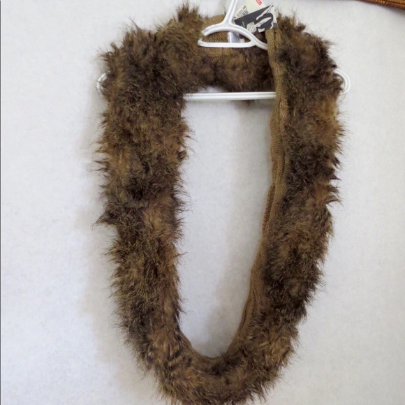 Faux Fur Scarf NWT Size OS - Picture 1 of 2